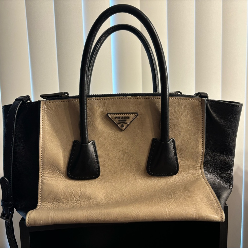 Prada pomice/black glace Leather bag w/ shoulder strap
